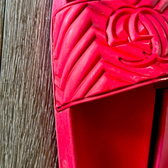 Gucci flip flops size 11 , condition is 6.5 out of 10 - Picture 3 of 4